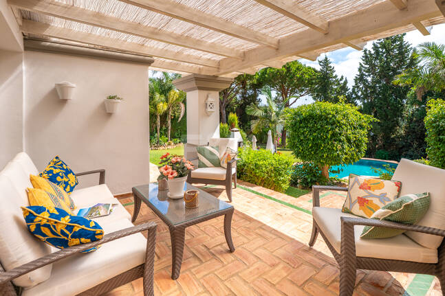 Elegant Villa on a Large Plot with Lush Gardens