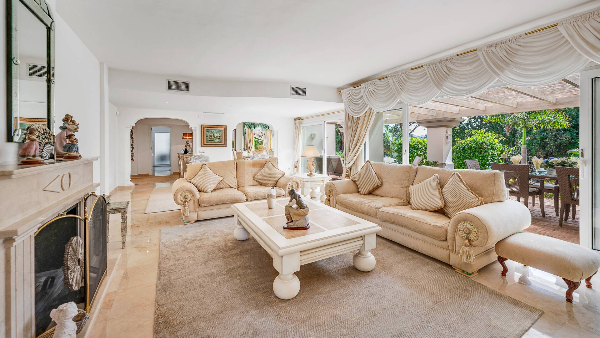 Elegant Villa on a Large Plot with Lush Gardens