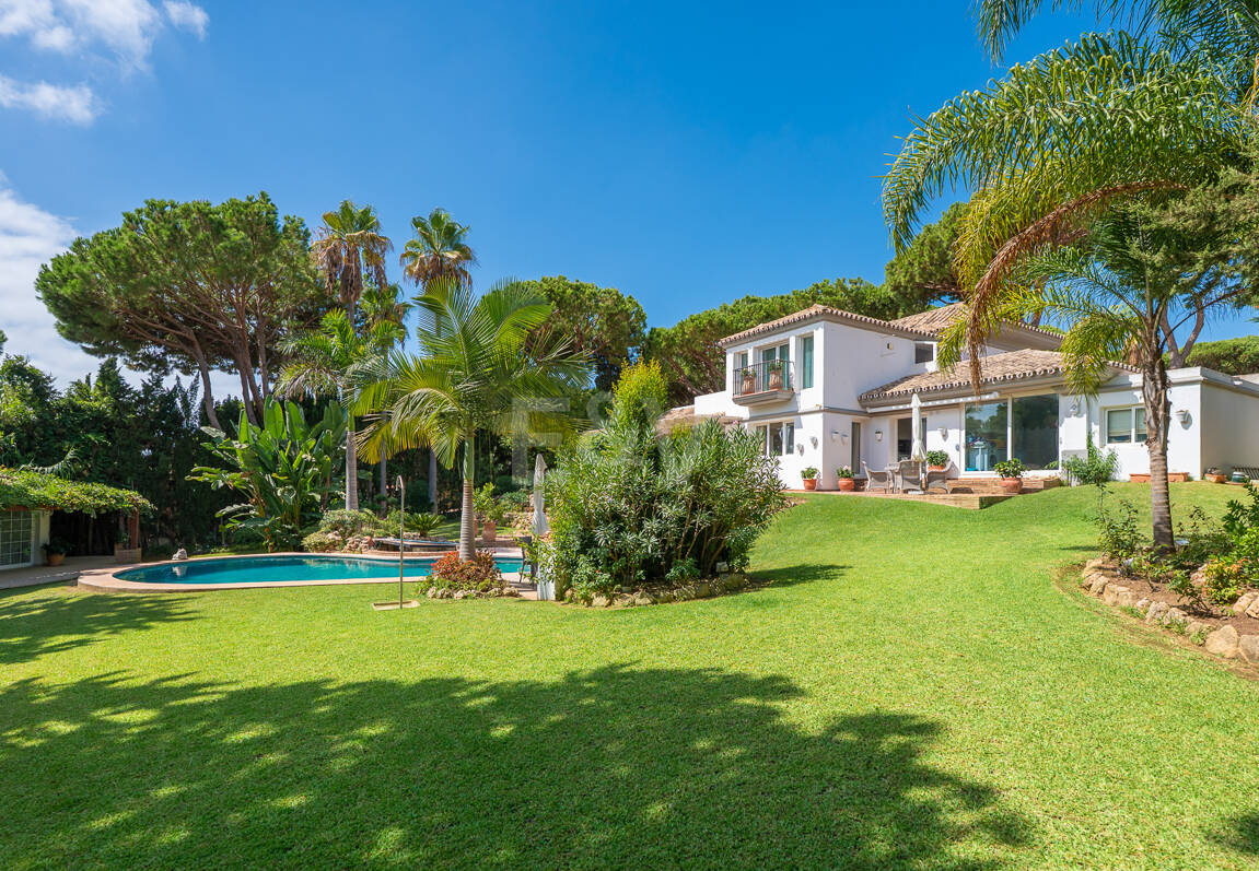 Elegant Villa on a Large Plot with Lush Gardens