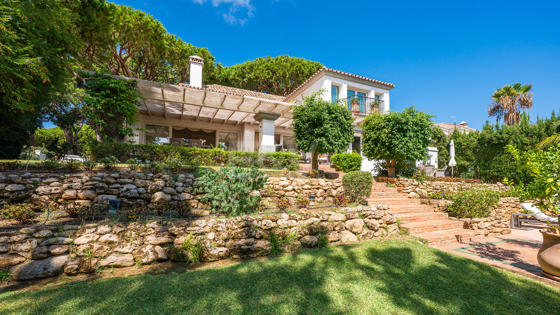 Elegant Villa on a Large Plot with Lush Gardens