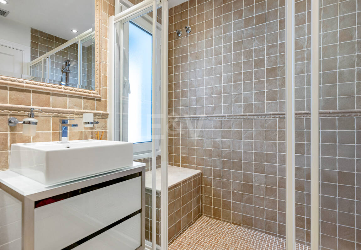 Elegant Villa on a Large Plot with Lush Gardens