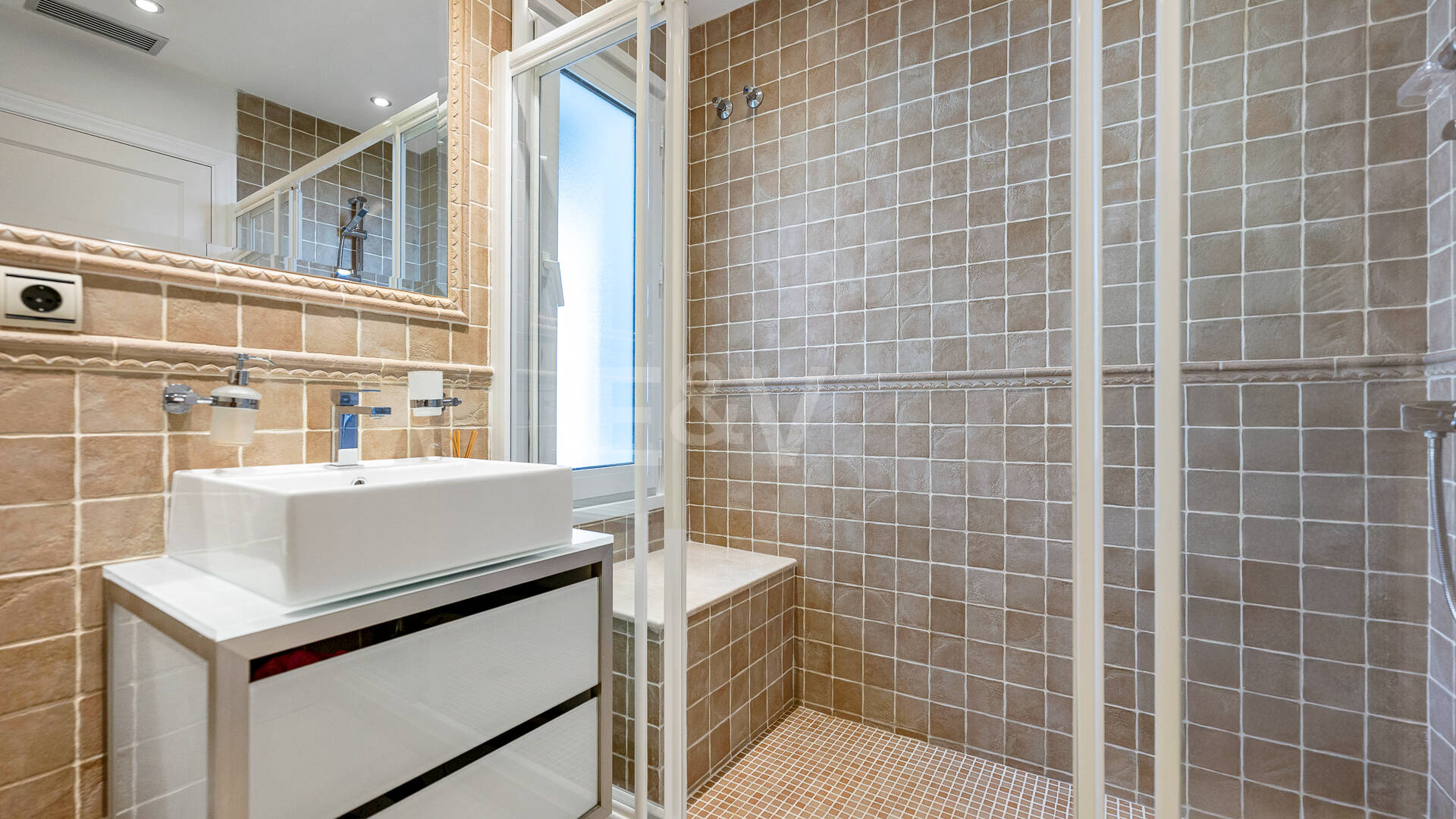 Elegant Villa on a Large Plot with Lush Gardens