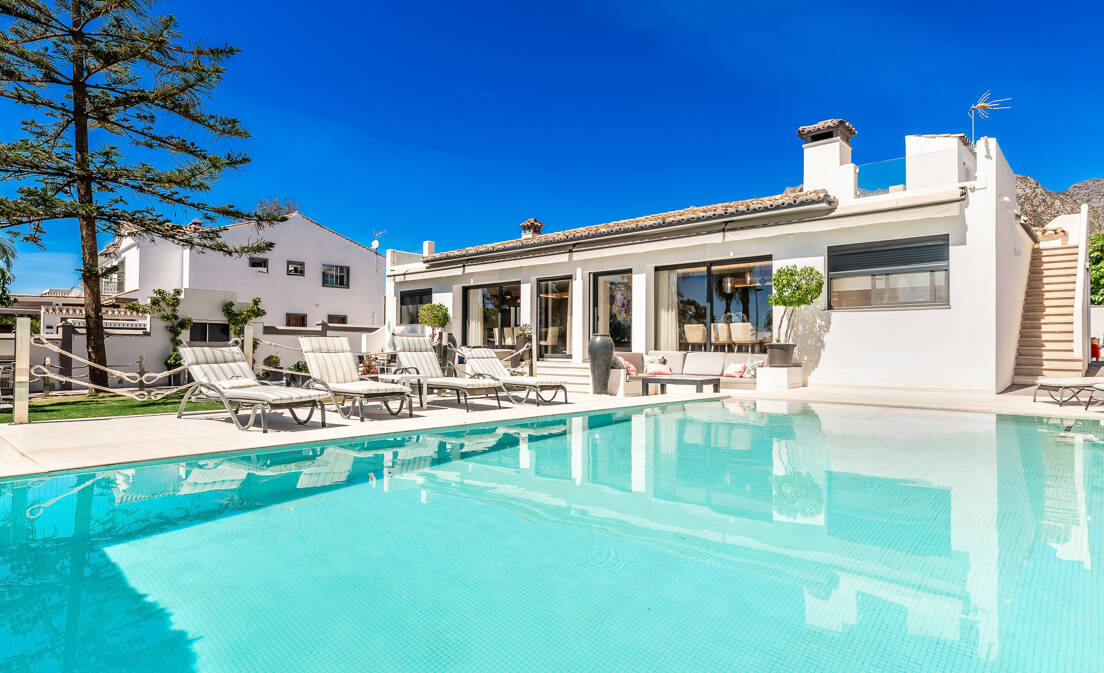 Contemporary One-Level Twin Villa in Marbella