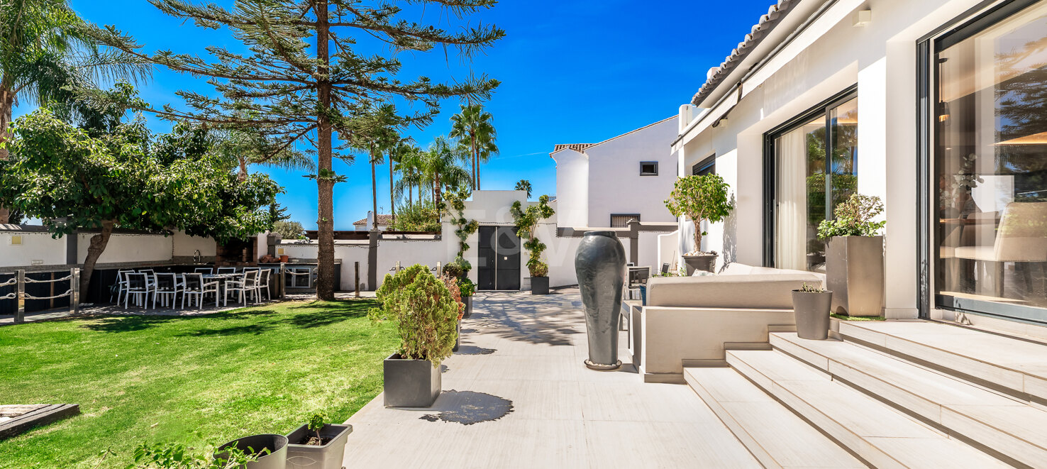 Contemporary One-Level Twin Villa in Marbella