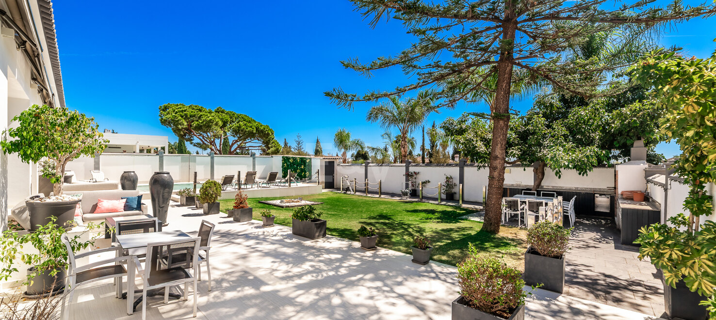 Contemporary One-Level Twin Villa in Marbella