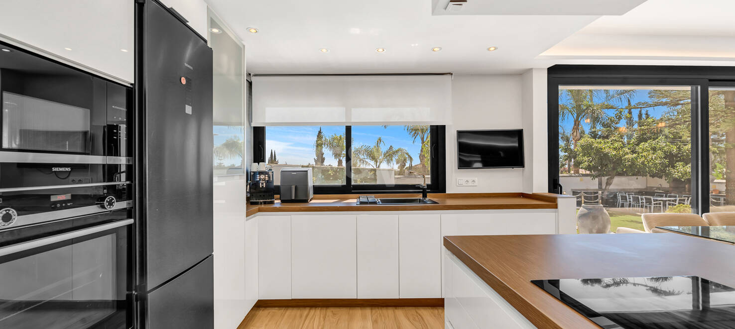 Contemporary One-Level Twin Villa in Marbella