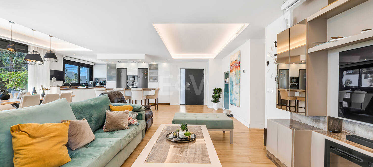 Contemporary One-Level Twin Villa in Marbella