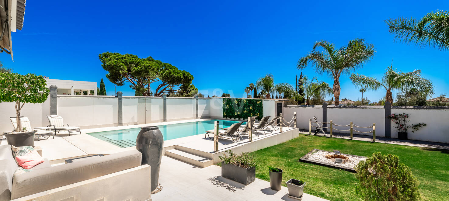 Contemporary One-Level Twin Villa in Marbella
