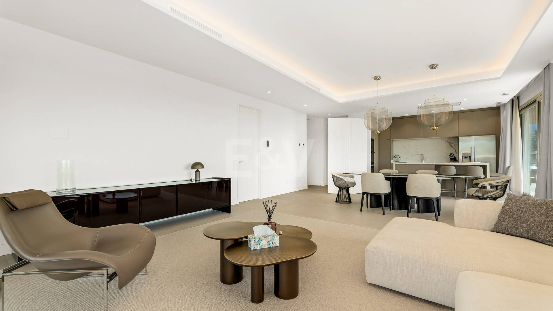 Elegant kustliv i Marbellas prestigefyllda gyllene mil