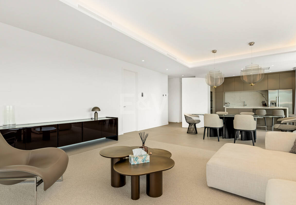 Elegant kustliv i Marbellas prestigefyllda gyllene mil