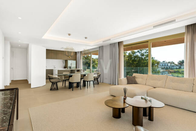 Elegant kustliv i Marbellas prestigefyllda gyllene mil