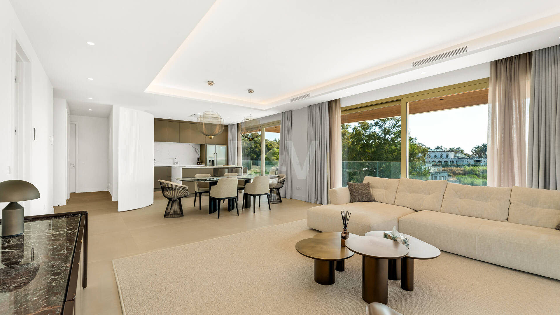 Elegant kustliv i Marbellas prestigefyllda gyllene mil