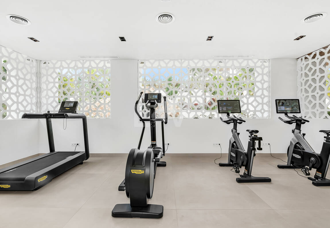 Elegant kustliv i Marbellas prestigefyllda gyllene mil