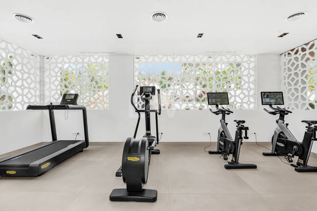 Elegant kustliv i Marbellas prestigefyllda gyllene mil