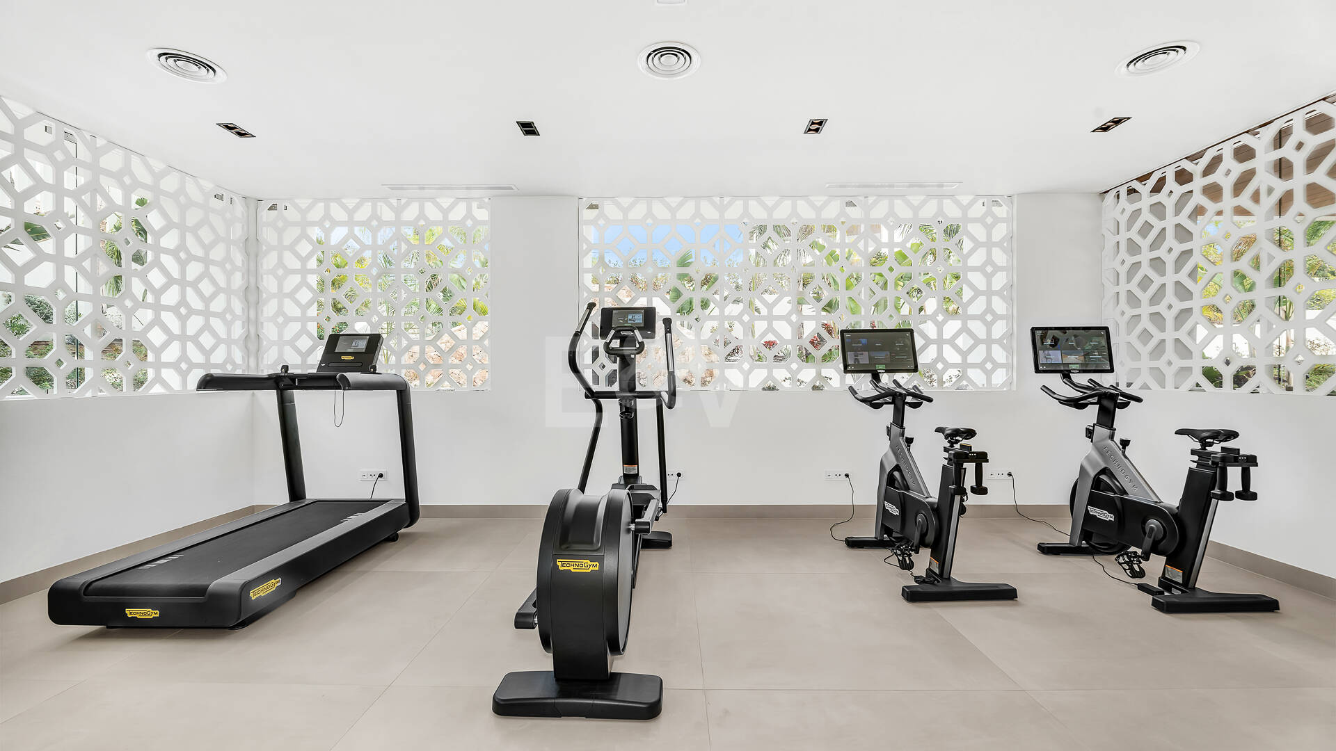 Elegant kustliv i Marbellas prestigefyllda gyllene mil