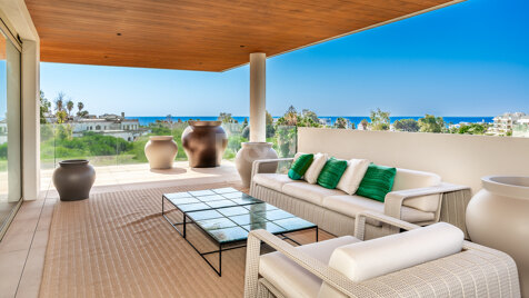 Elegant 3-Bedroom Residence on Marbella’s Prestigious Golden Mile