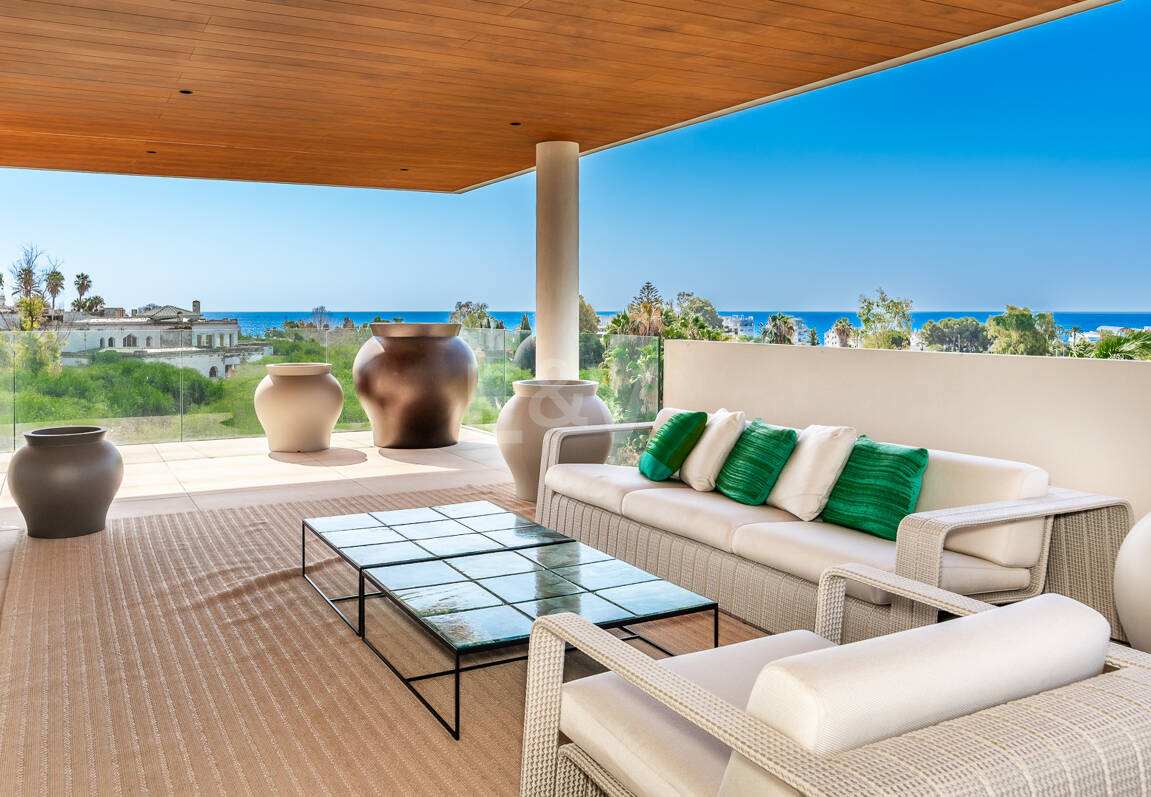 Elegant kustliv i Marbellas prestigefyllda gyllene mil