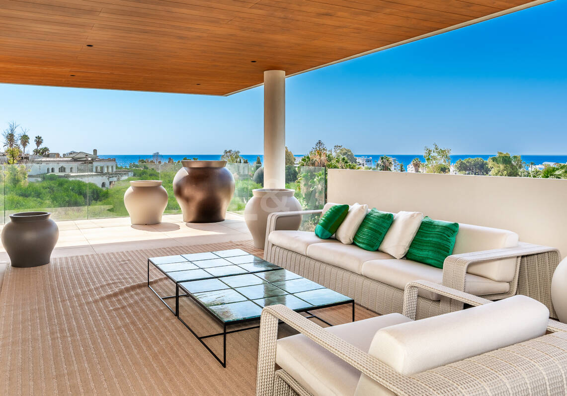 Elegant Coastal Living in Marbella’s Prestigious Golden Mile