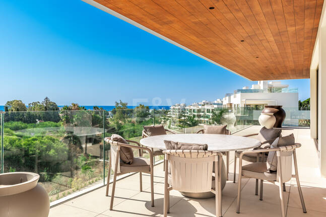 Elegant kustliv i Marbellas prestigefyllda gyllene mil