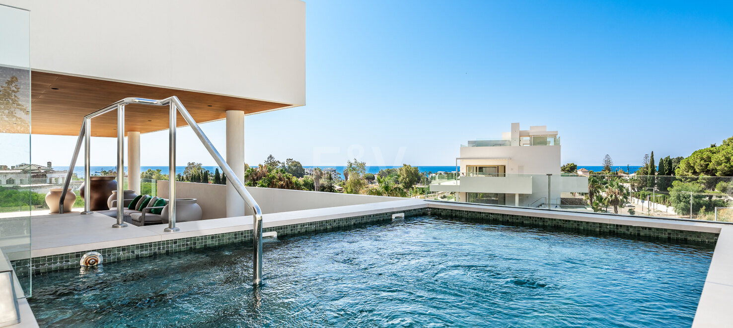 Elegante residencia de 3 dormitorios en la prestigiosa Milla de Oro de Marbella
