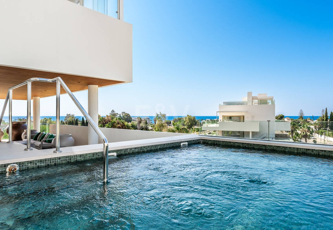 Elegant kustliv i Marbellas prestigefyllda gyllene mil