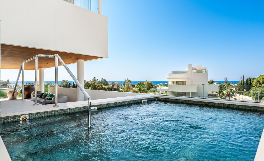 Elegante residencia de 3 dormitorios en la prestigiosa Milla de Oro de Marbella