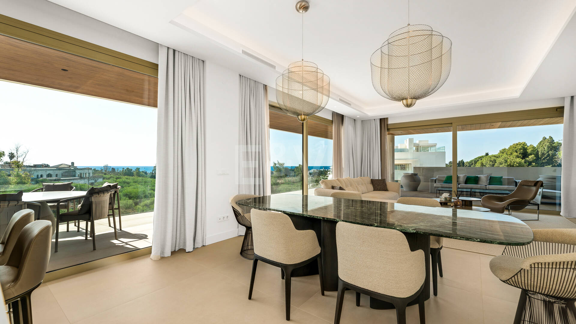 Elegant kustliv i Marbellas prestigefyllda gyllene mil