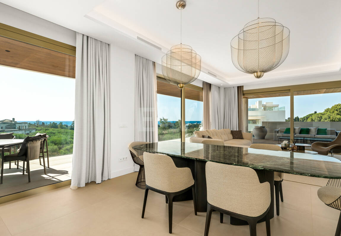 Elegant kustliv i Marbellas prestigefyllda gyllene mil