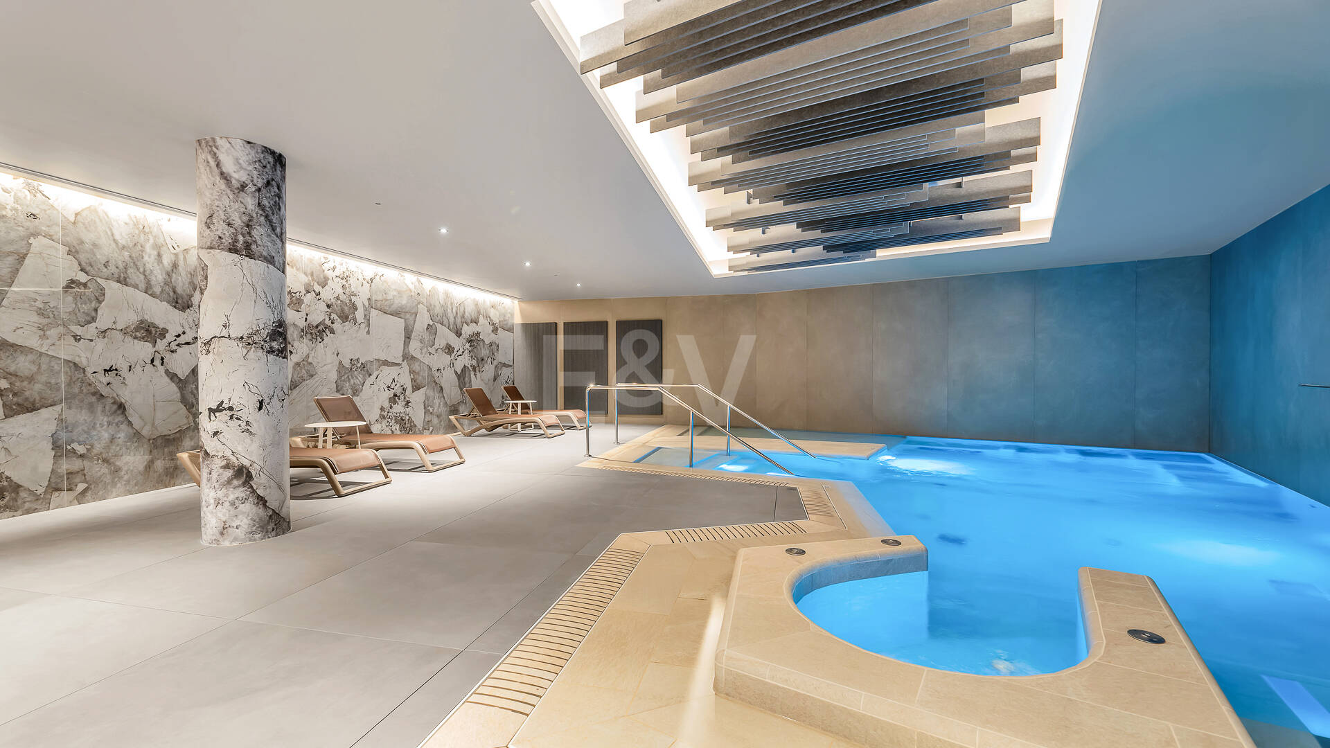 Elegant kustliv i Marbellas prestigefyllda gyllene mil