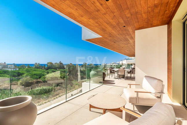 Elegant kustliv i Marbellas prestigefyllda gyllene mil