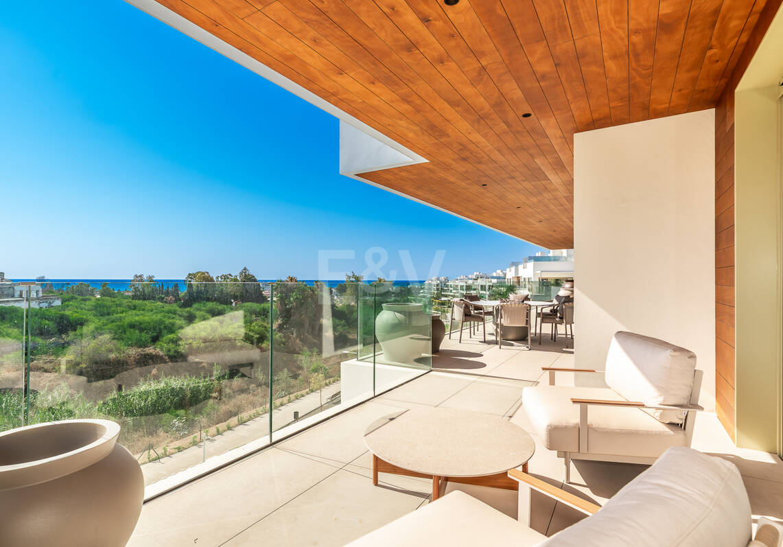 Elegant Coastal Living in Marbella’s Prestigious Golden Mile