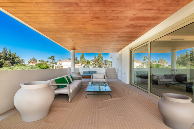 Elegant kustliv i Marbellas prestigefyllda gyllene mil