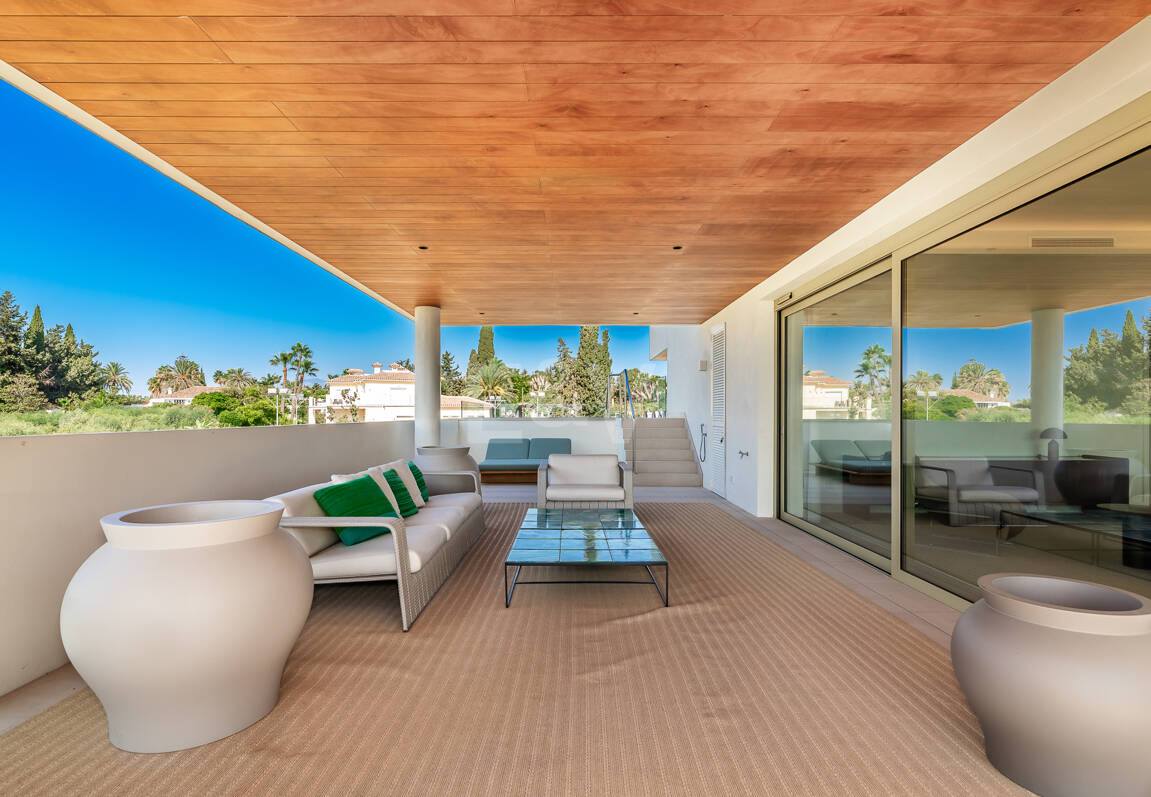 Elegant kustliv i Marbellas prestigefyllda gyllene mil