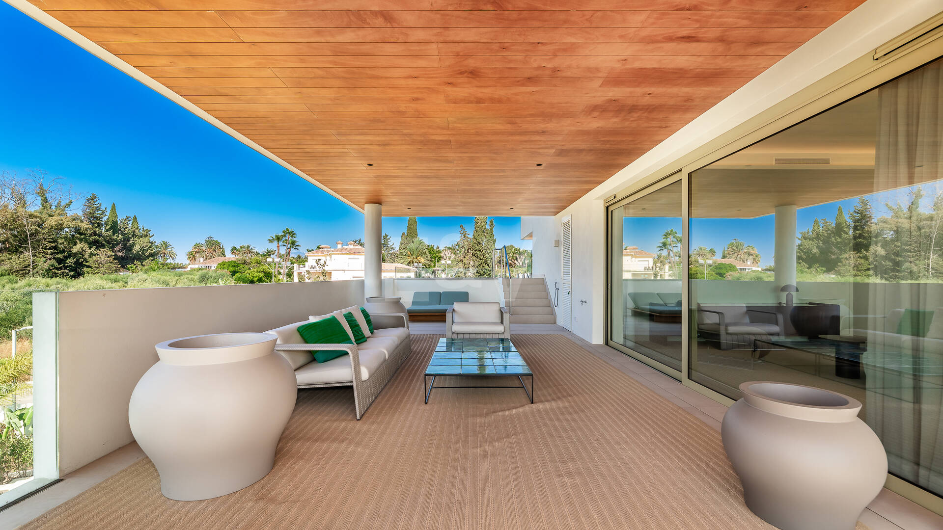 Elegant kustliv i Marbellas prestigefyllda gyllene mil