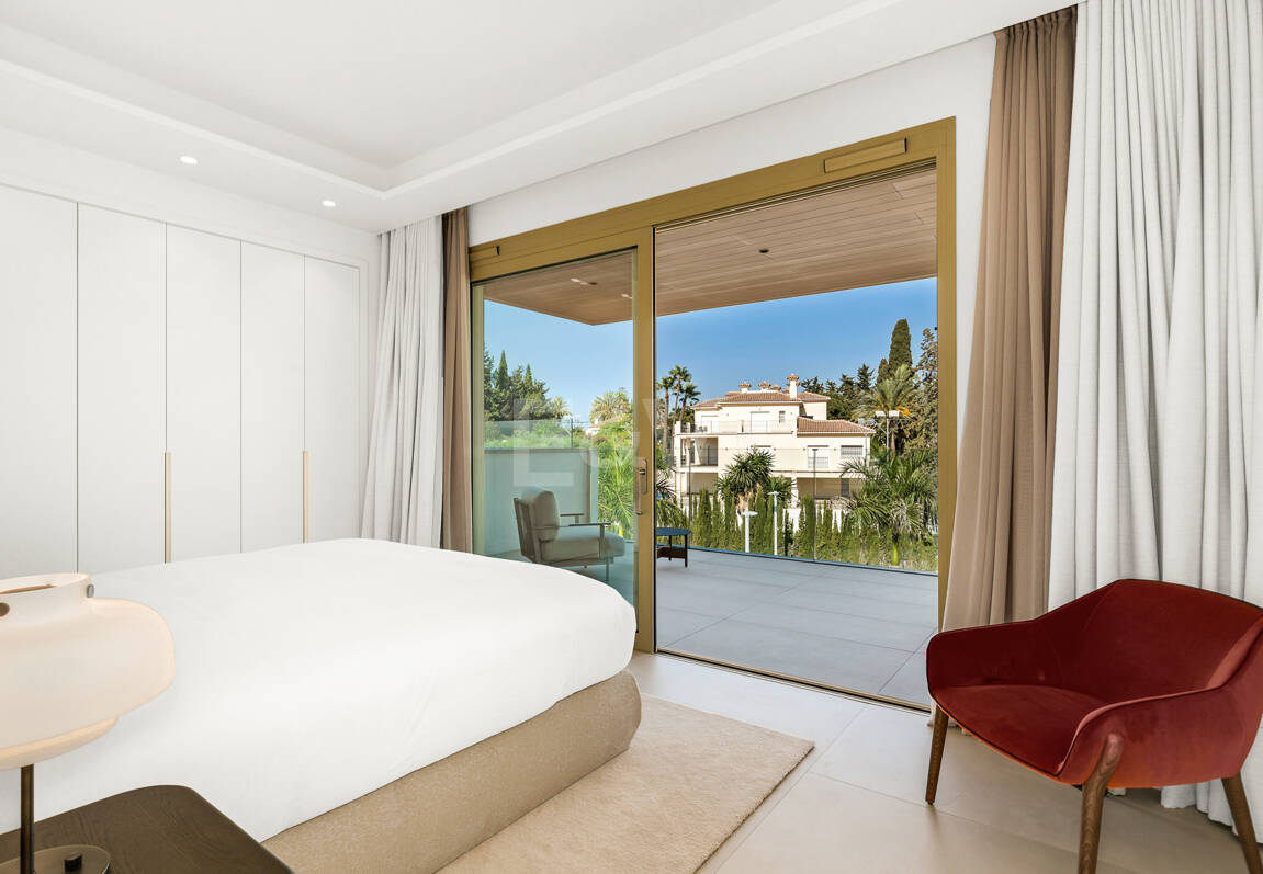 Elegant kustliv i Marbellas prestigefyllda gyllene mil