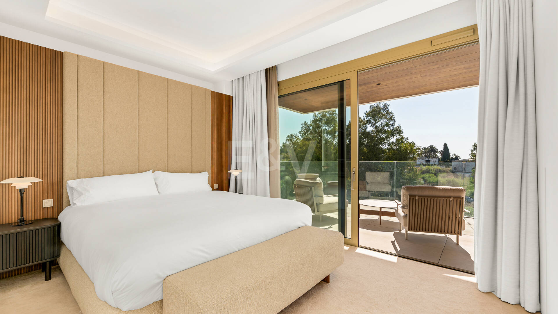 Elegant kustliv i Marbellas prestigefyllda gyllene mil