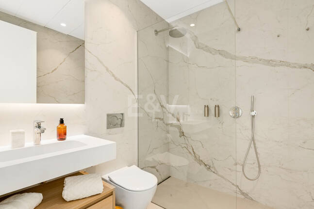 Elegant kustliv i Marbellas prestigefyllda gyllene mil