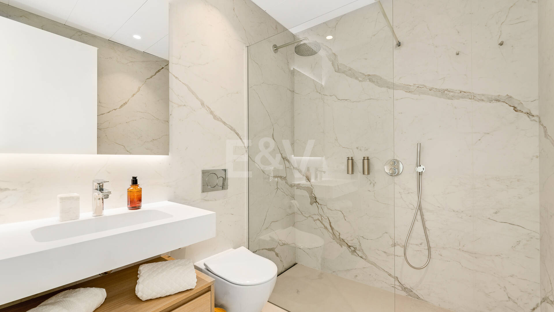 Elegant kustliv i Marbellas prestigefyllda gyllene mil