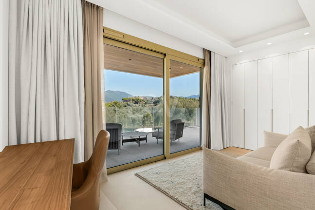 Elegant kustliv i Marbellas prestigefyllda gyllene mil