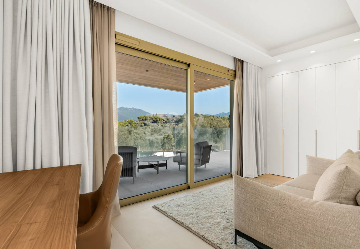 Elegant kustliv i Marbellas prestigefyllda gyllene mil