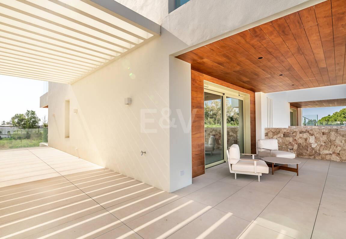 Elegant kustliv i Marbellas prestigefyllda gyllene mil