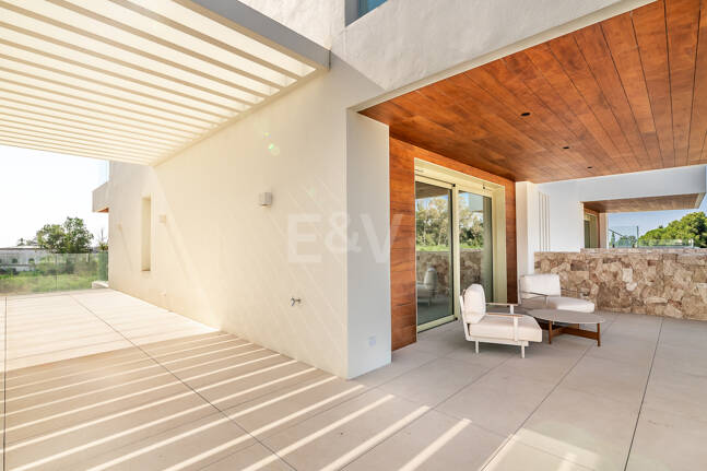 Elegant kustliv i Marbellas prestigefyllda gyllene mil