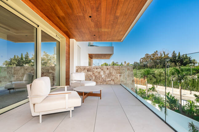 Elegant kustliv i Marbellas prestigefyllda gyllene mil