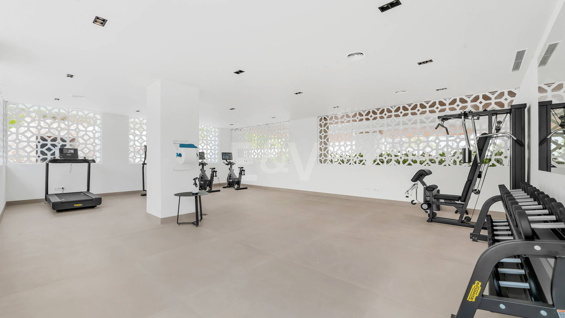 Elegant kustliv i Marbellas prestigefyllda gyllene mil