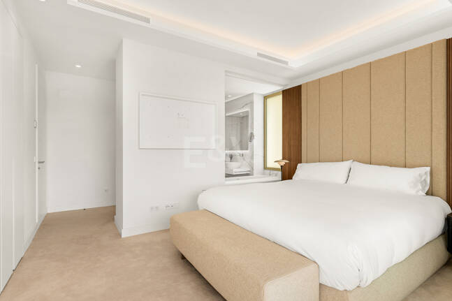 Elegant kustliv i Marbellas prestigefyllda gyllene mil