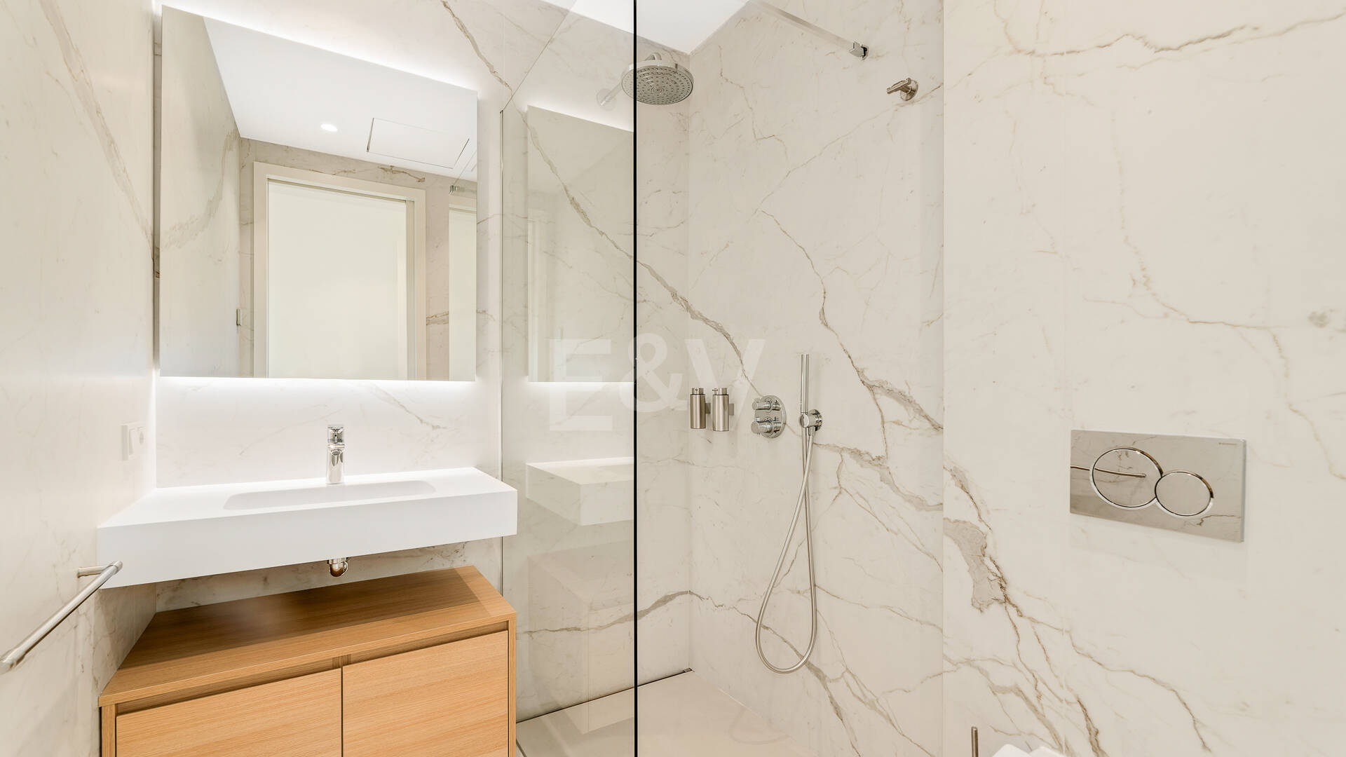 Elegant kustliv i Marbellas prestigefyllda gyllene mil