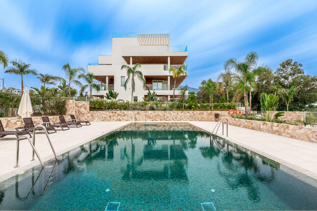 Elegant kustliv i Marbellas prestigefyllda gyllene mil