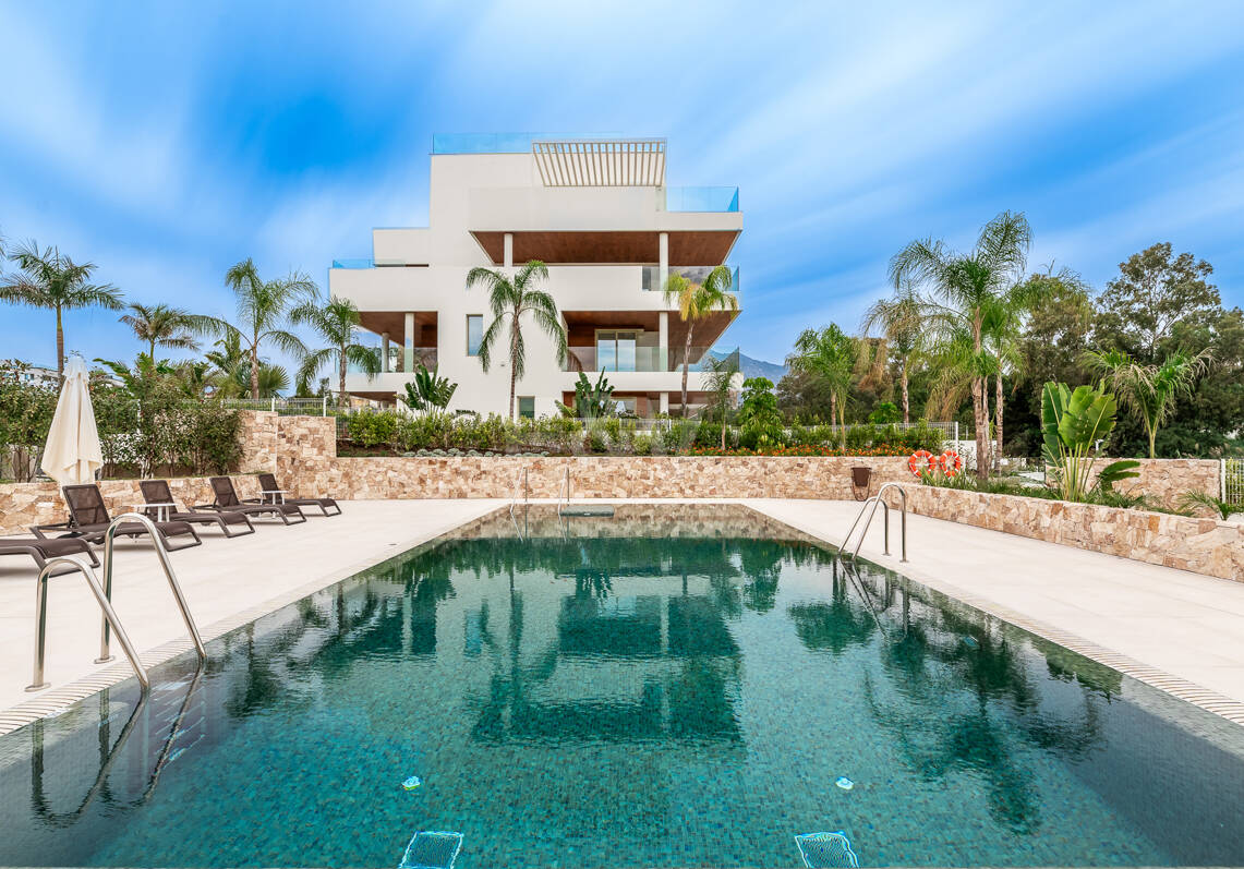 Elegant Coastal Living in Marbella’s Prestigious Golden Mile