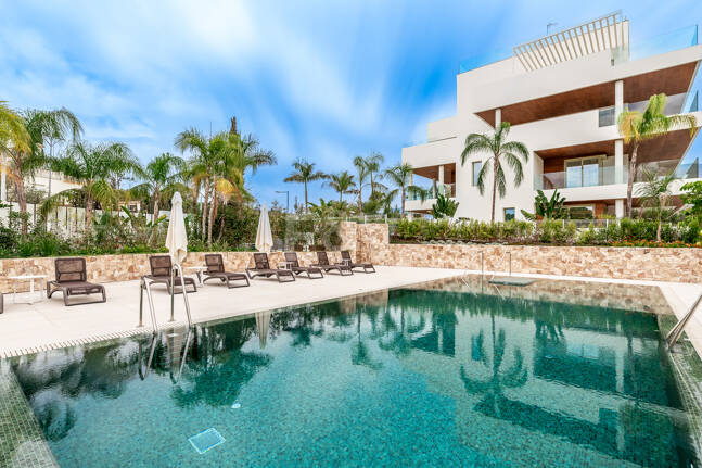 Elegant kustliv i Marbellas prestigefyllda gyllene mil