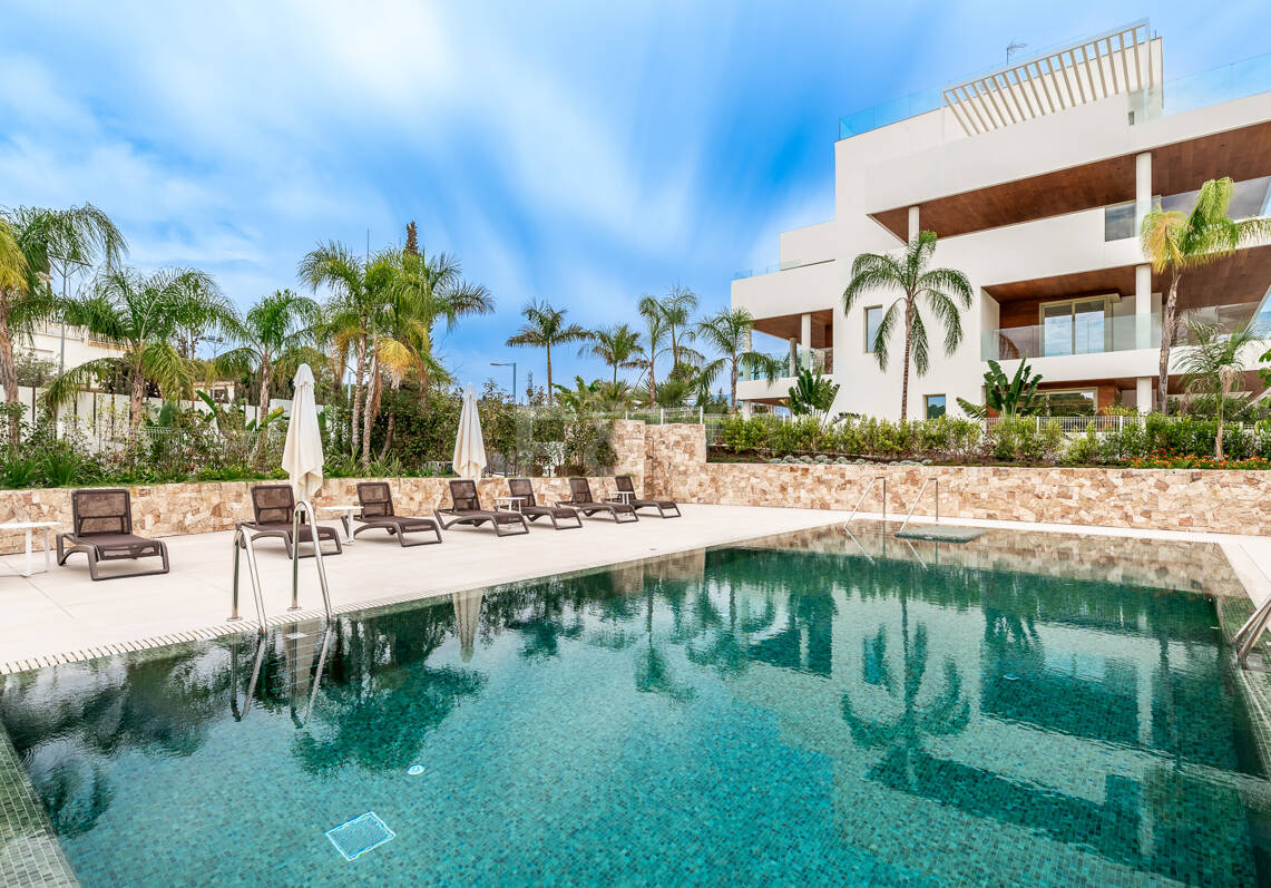Elegant Coastal Living in Marbella’s Prestigious Golden Mile